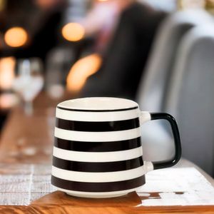 Mug Formas 4 Negro y Blanco 350ml - Ikhome