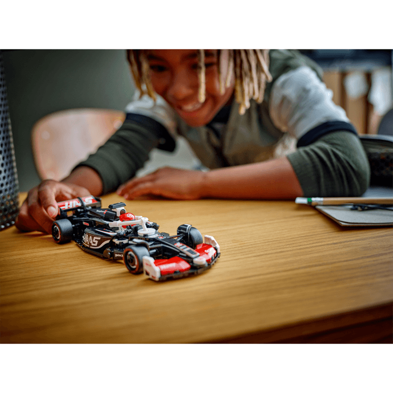 Set-Coche-de-Carreras-Moneygram-HAAS-F1-Team-VF-24-Piezas-242-LEGO