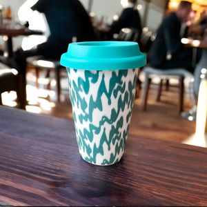 Mug Viajero Cerámica con Tapa Silicona Trazos Blue 375ml - Ikhome
